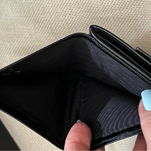 🎬COA⭐️CHANEL Patent Leather Mini CC Trifold Wallet w/BOX & 🛍️BAG⭐️💯Authentic - Picture 16 of 17